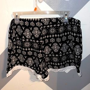 Just be… Black and White Patterned Shorts